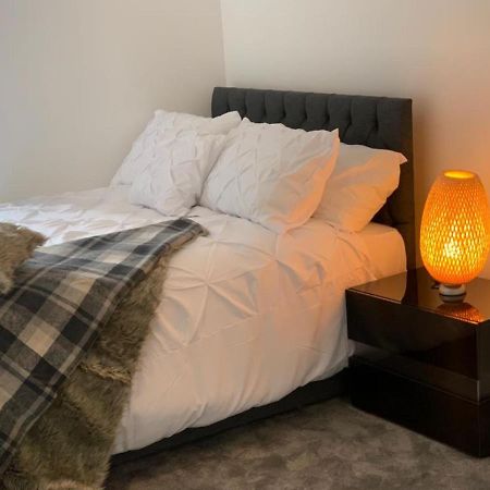 Lakeside 2 Bed Luxury Apartment No Parties No Events Early Check-In Late Check- Out Allowed West Thurrock Buitenkant foto